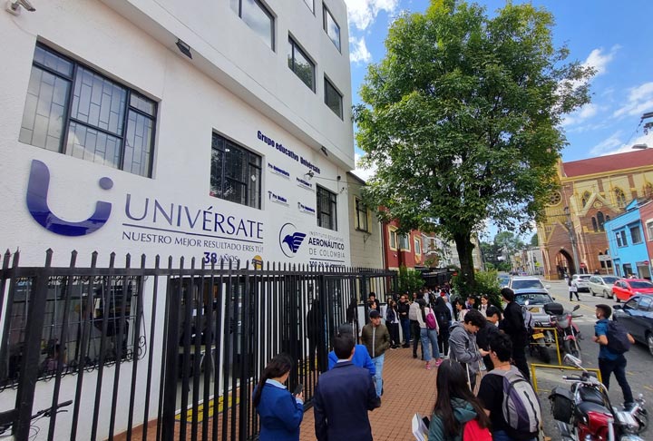 Edificio de un instituto preuniversitario en Bogotá